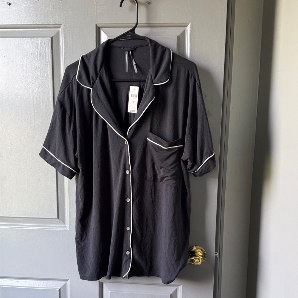 Anthropologie Black Sleep Short-Sleeve Button-Down Shirt with White Piping
